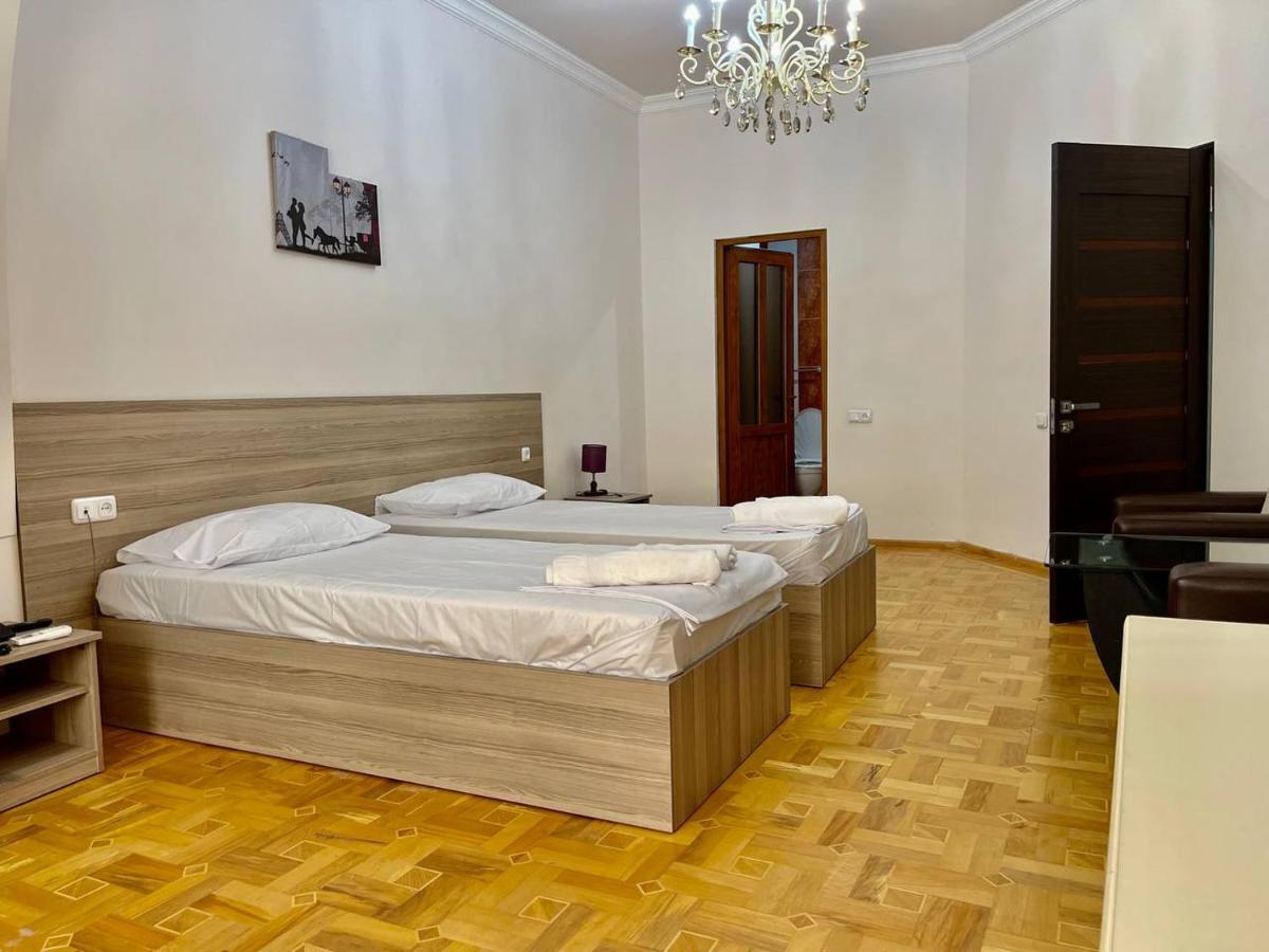 Olive Hotel Yerevan Bagian luar foto
