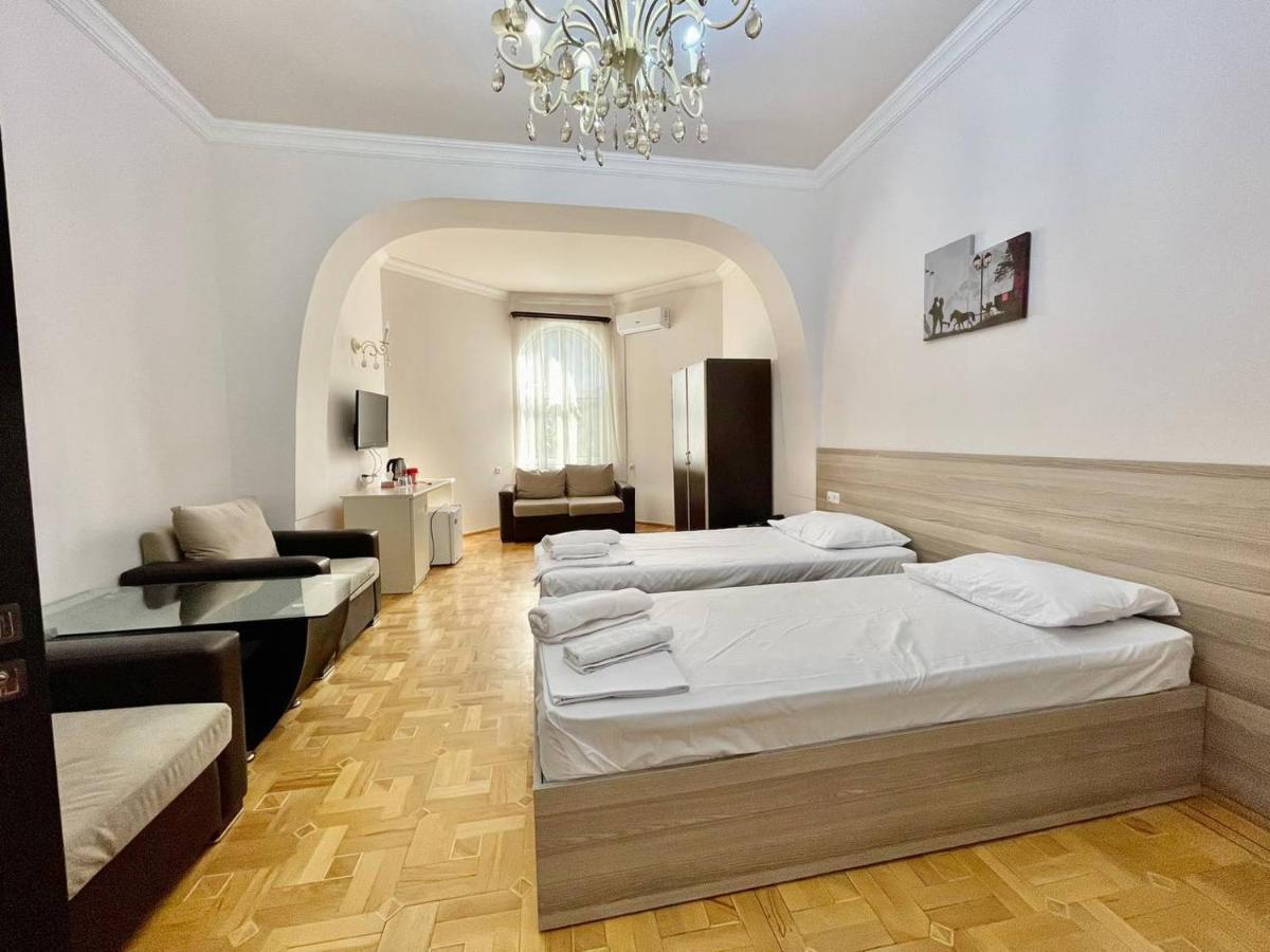 Olive Hotel Yerevan Bagian luar foto