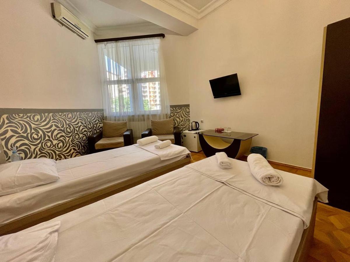 Olive Hotel Yerevan Bagian luar foto