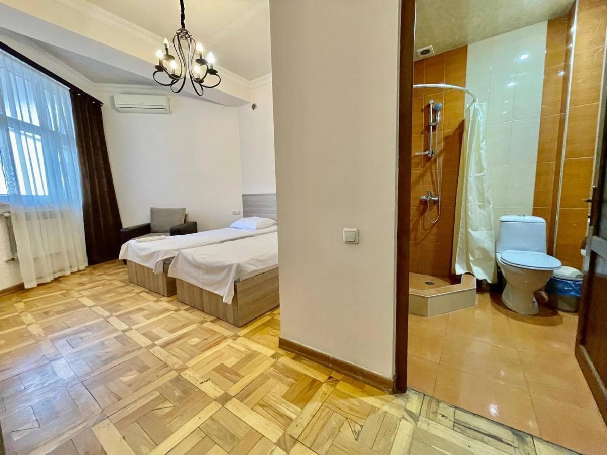 Olive Hotel Yerevan Bagian luar foto