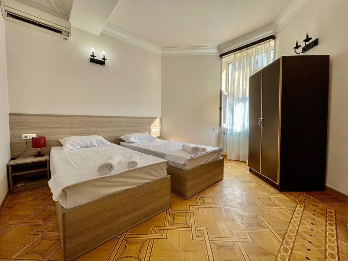Olive Hotel Yerevan Bagian luar foto