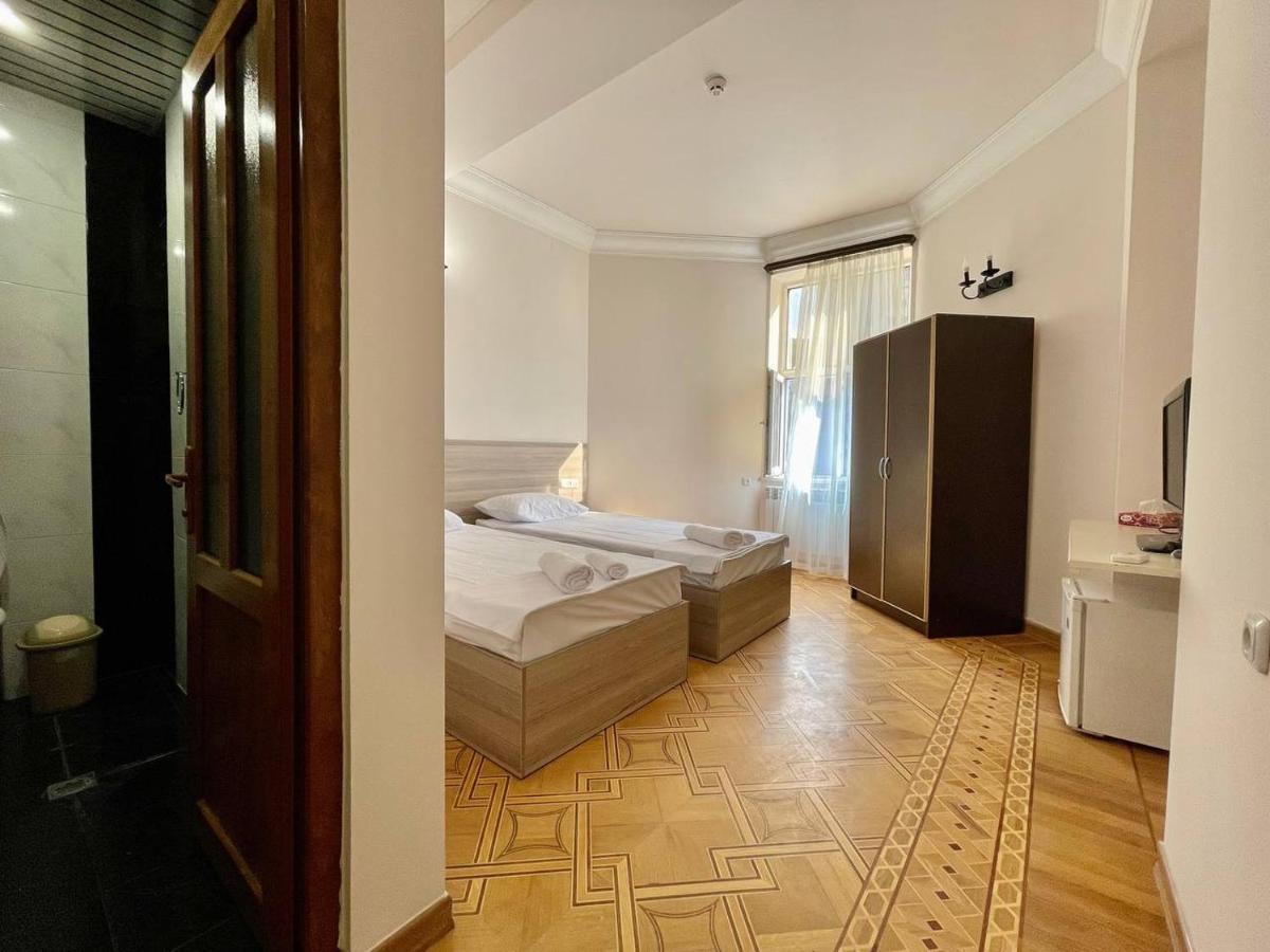 Olive Hotel Yerevan Bagian luar foto