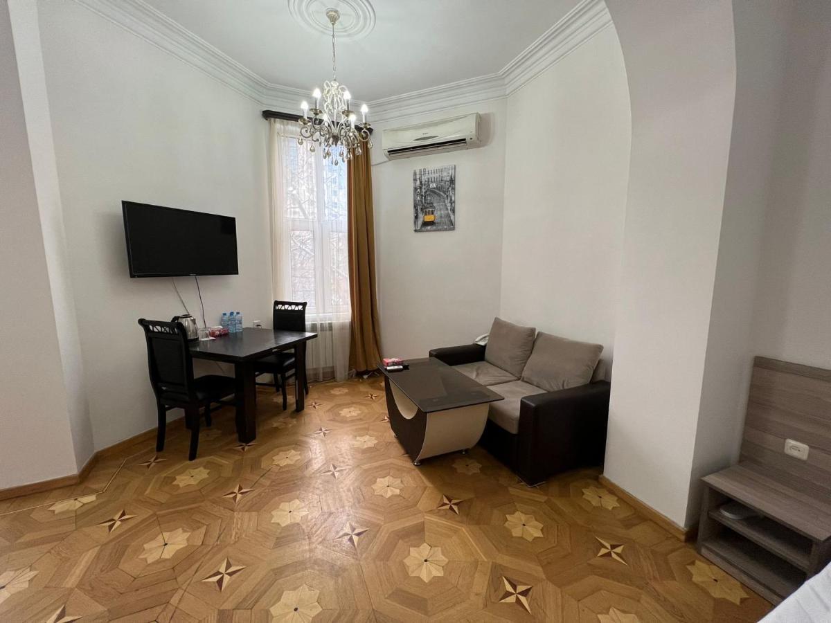 Olive Hotel Yerevan Bagian luar foto