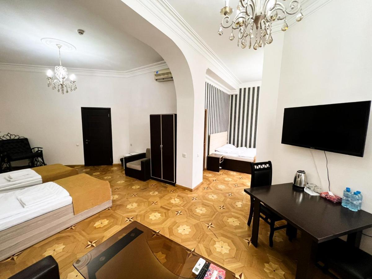 Olive Hotel Yerevan Bagian luar foto