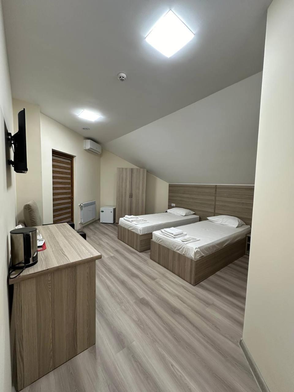 Olive Hotel Yerevan Bagian luar foto